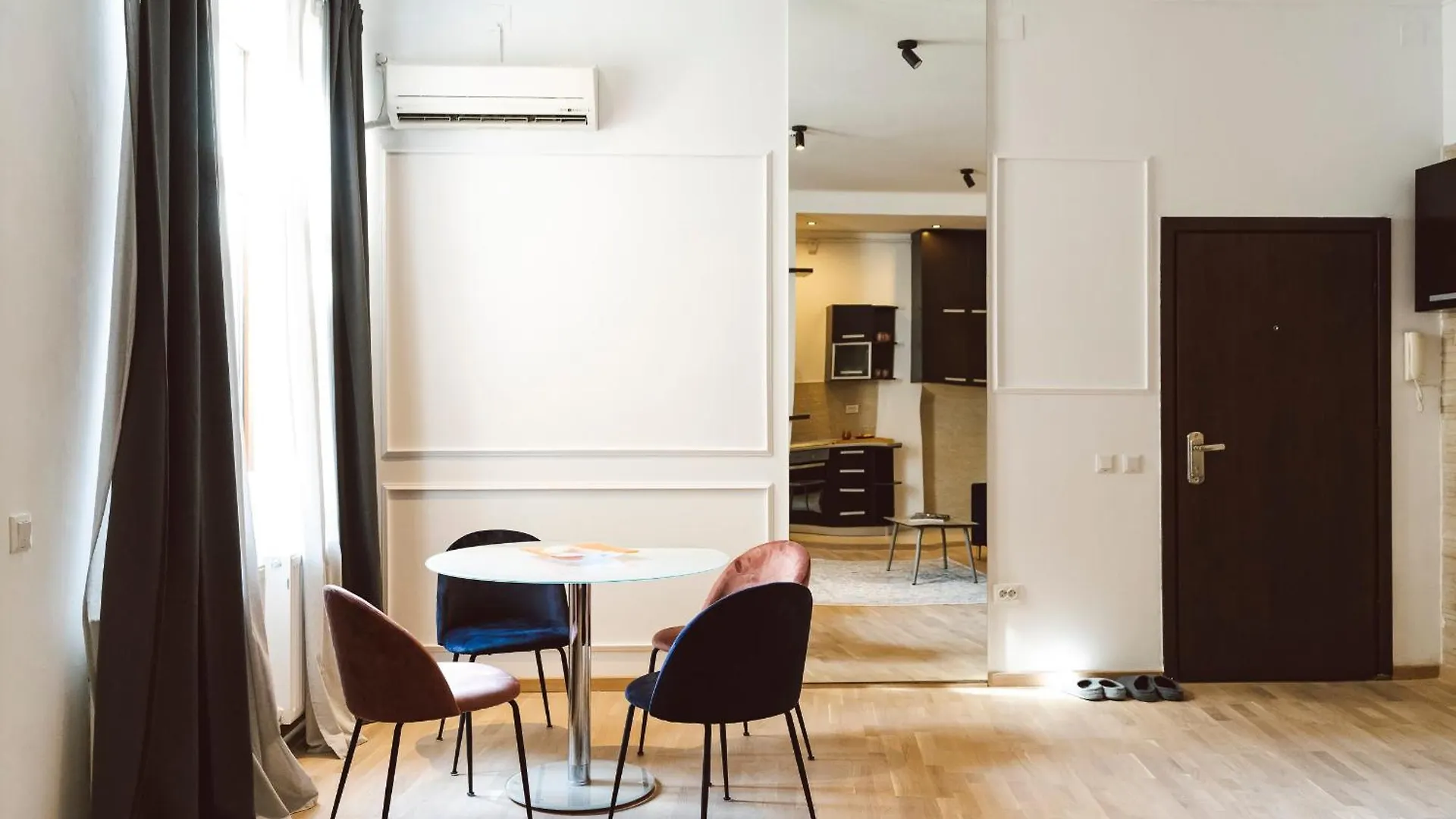 Gala Apartment Athenaeum - Amazing Architecture Bucarest 0*,  Rumanía
